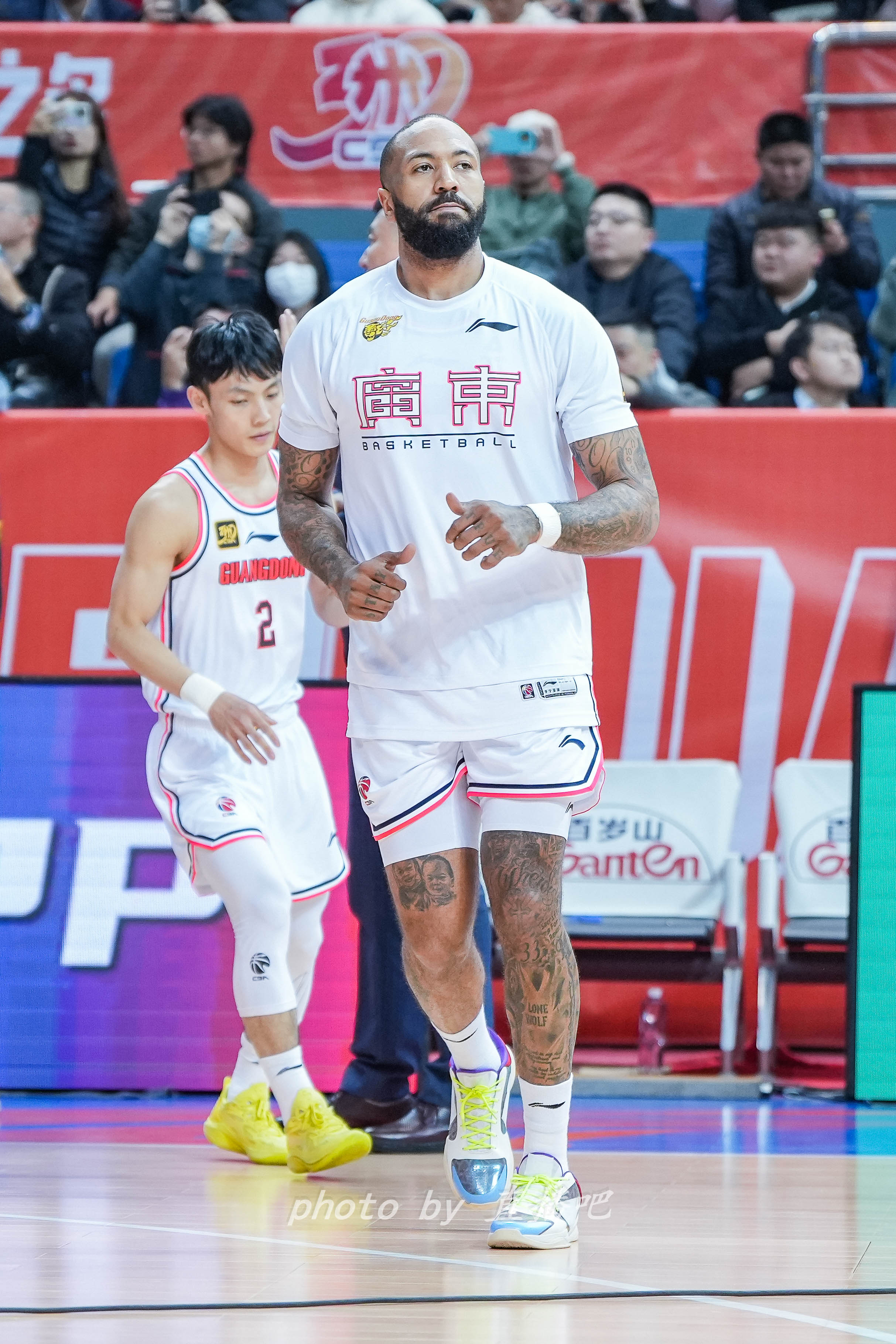 打得不錯(cuò)!36歲吉倫沃特原本的第三外援卻成廣東男籃的真大腿