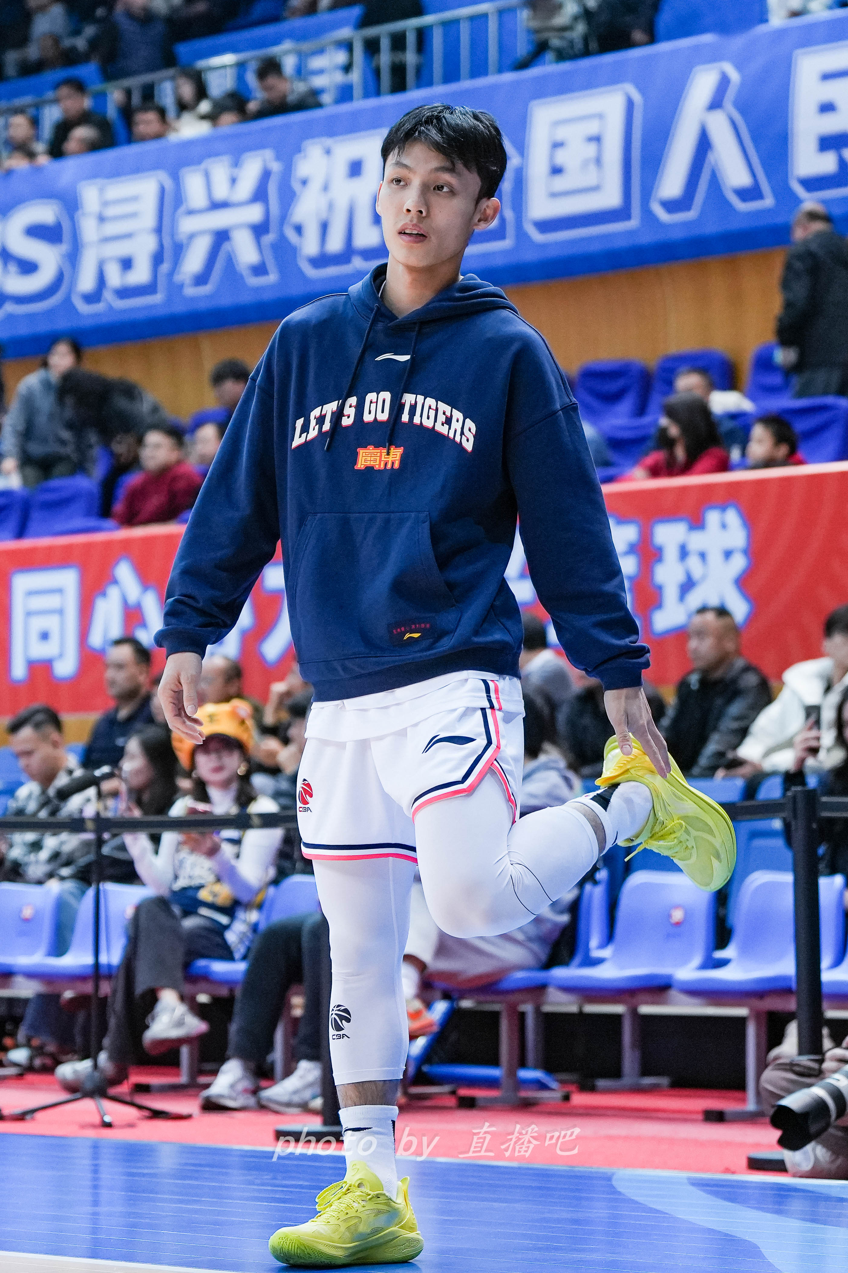  “控球中鋒”！徐杰這身體素質有億點東西
