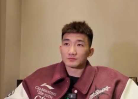 咋形容你和王博的關系?孫銘徽:像家人 他訓練&生活中很照顧我們