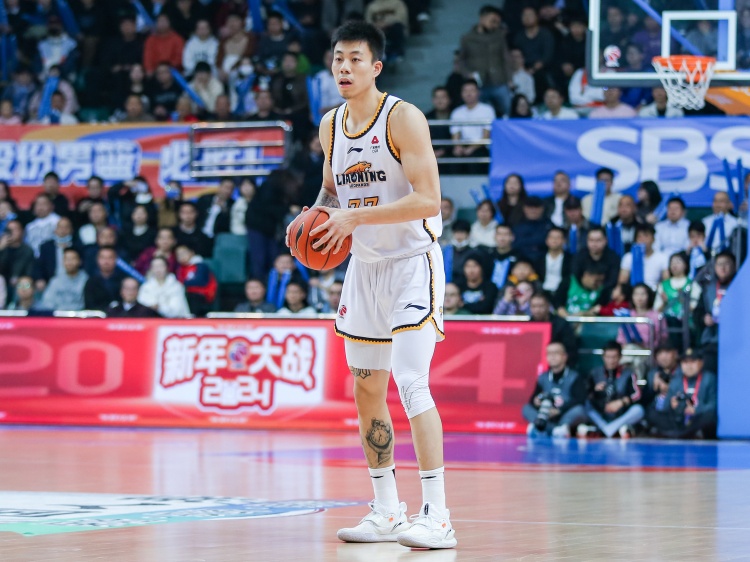 攻防俱佳!張鎮麟15中8拿到19分7板6助5斷2帽