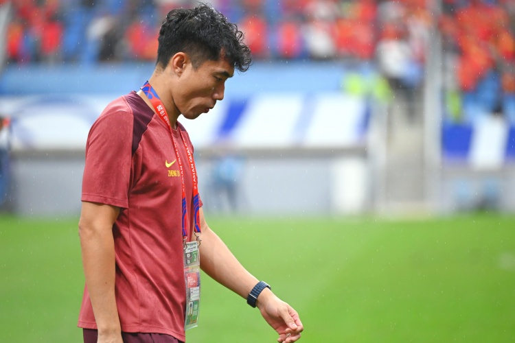  滬媒：單后腰讓國足防守承受更大壓力，若鄭智沒退役或能勝任