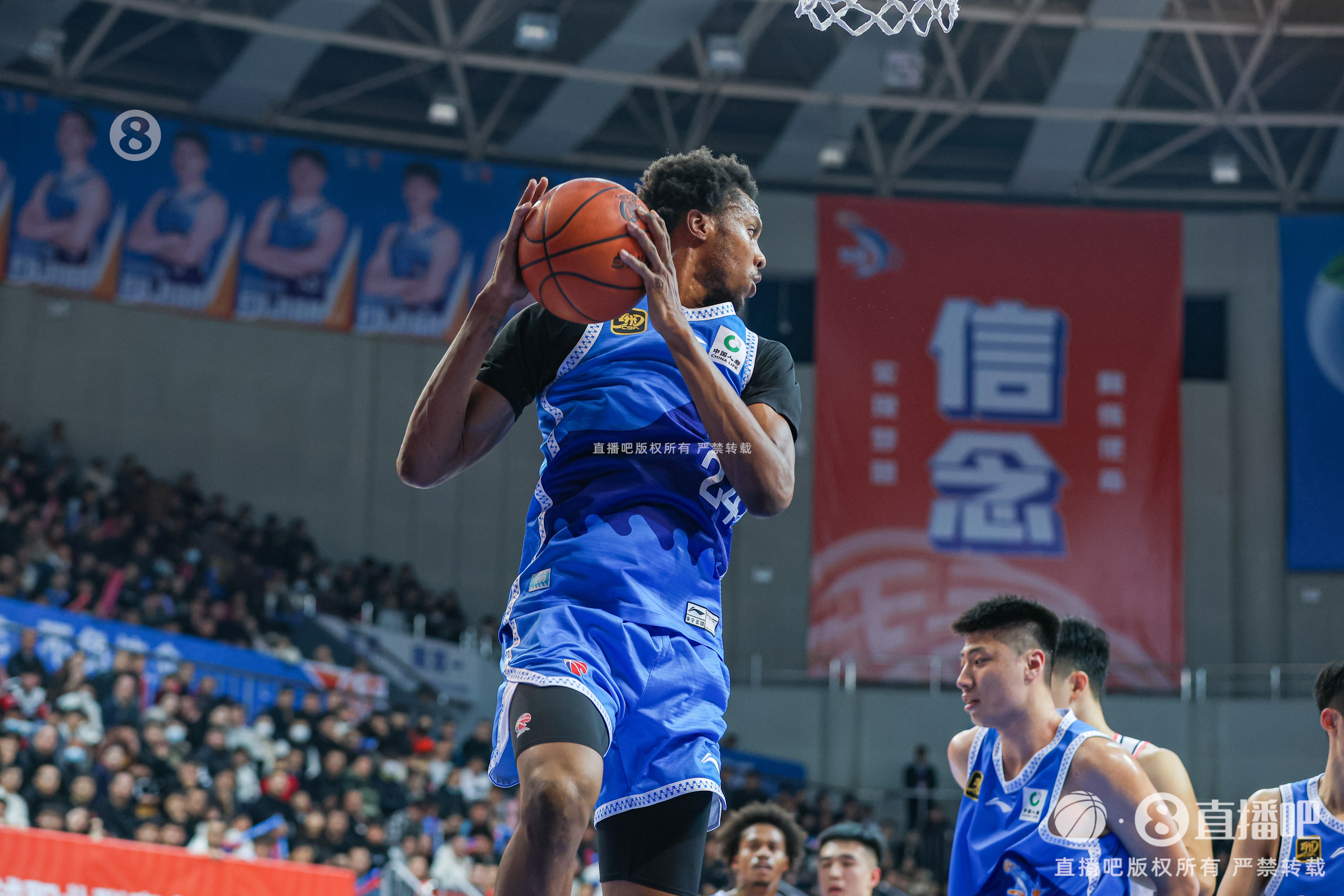  今天效率是真高！路易斯-金20中15&三分7中5怒砍41分8板4斷
