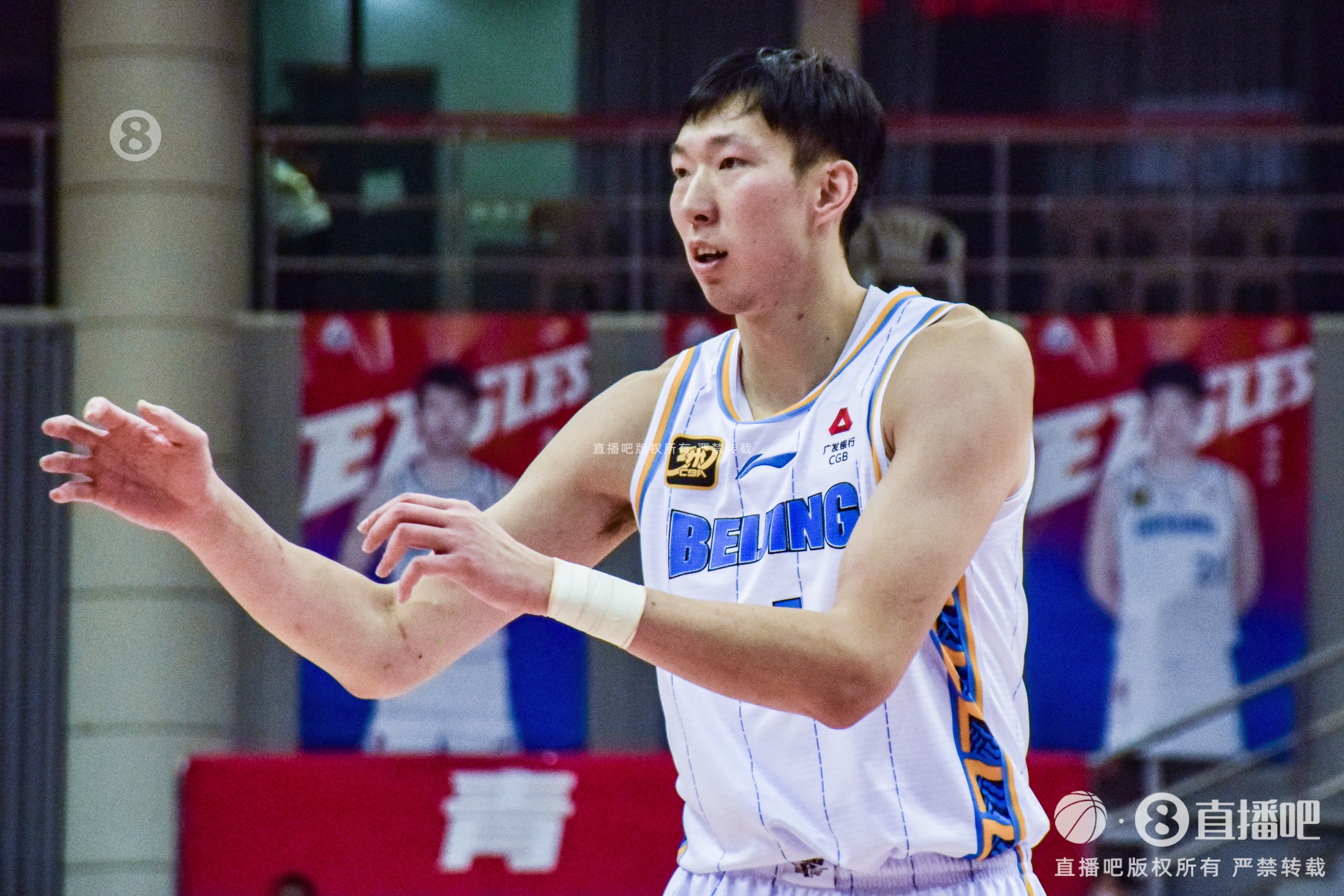 出點小汗!周琦8投6中&罰球4中4 得到16分7板2帽&正負值+10